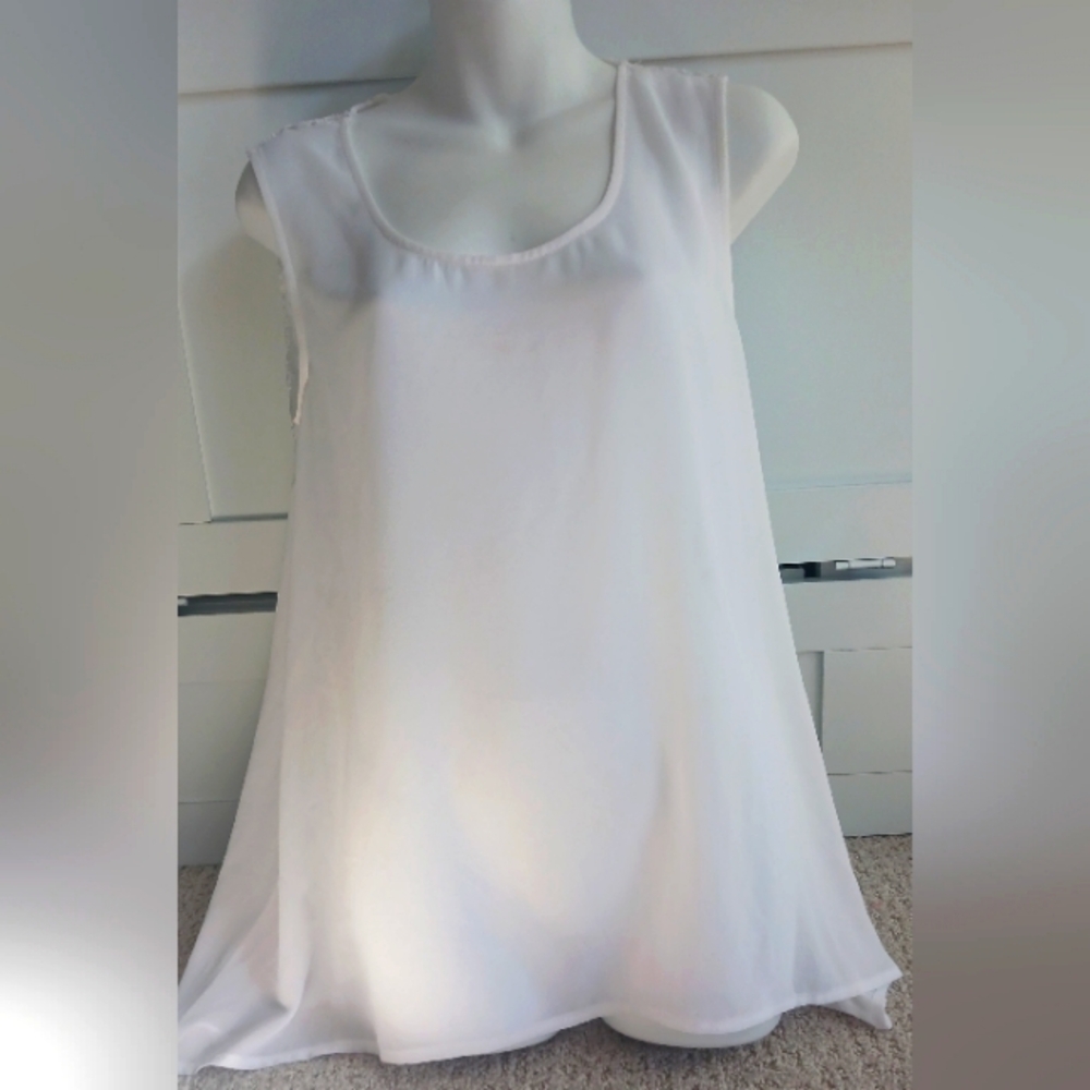 Cutout lace back tunic